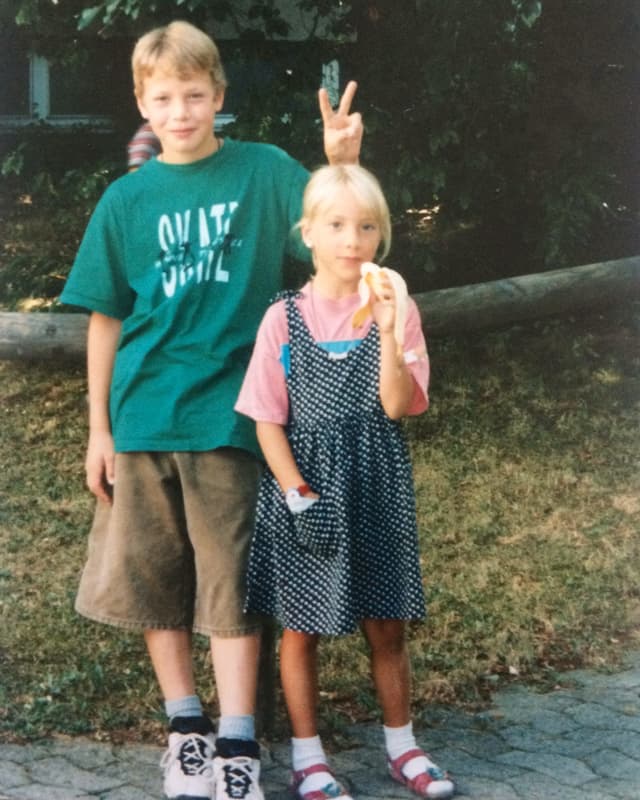 Mit einem fünf Jahre älteren Bruder lernt man sich durchzusetzen. Und Bananen mag ich übrigens immer noch.