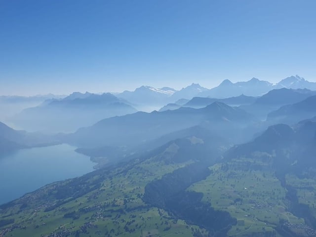 Die Aussicht ist trotz Nebeldunst grandios