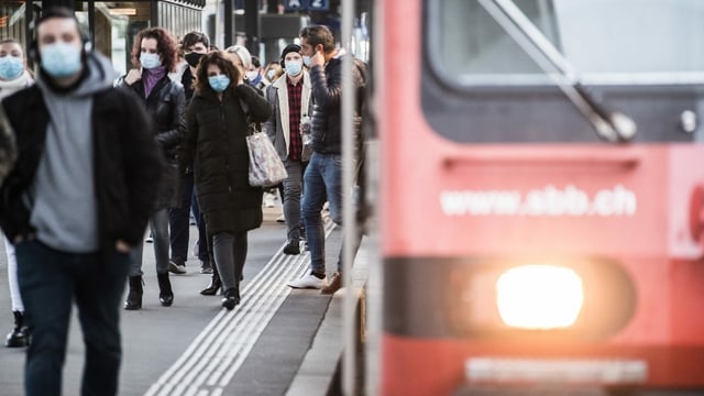 Die SBB muss in Zukunft bei grossen Verspätungen ihre Kunden entschädigen.