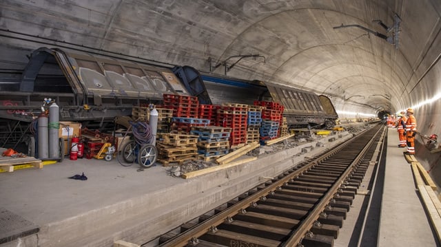 Verunglückte Wagons im Tunnel. 