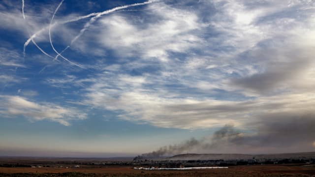 Kobane von der syrisch-türkischen Grenze betrachtet / November 2014