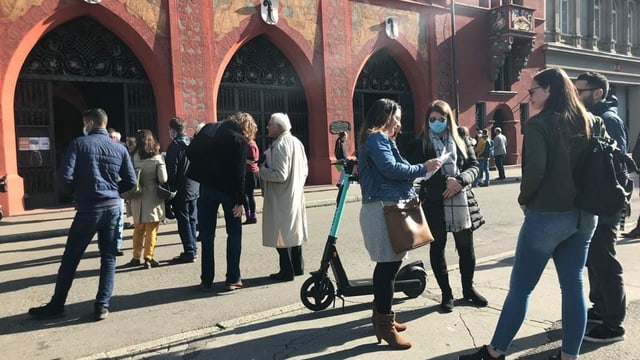 People in front of the town hall