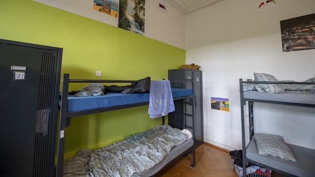 Ein Zimmer mit Etagenbett in einem Bundesasylzentrum