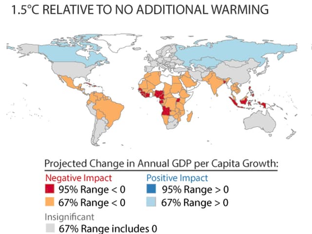 Weltkarte, auf der die äquatorialen Gebiete meist orange, einige wenige in Afrika rot eingezeichnet sind, die nördlichen Gebiete sind hellblau eingezeichnet.