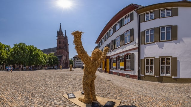 Wolkenloser Himmel über dem Münster.