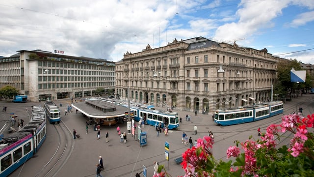 Der Zürcher Paradeplatz mit der CS und der UBS.