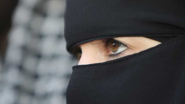 Augen in Burka.