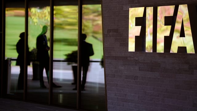 Fifa-Emblem in Gold am Hauptstitz in Zürich.