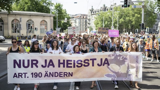 Demo in ZH für «Nur Ja heisst Ja».