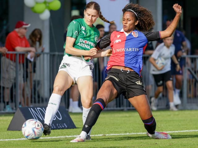 St. Gallens Fiona Batliner und Basels Aurélie Csillag teilten im September beim 1:1 die Punkte.