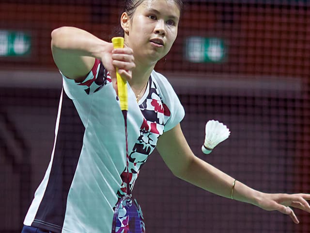 Jenny Stadelmann wirft einen Shuttle auf.