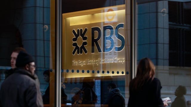 Firmenschild der Royal Bank of Scotland (RBS).