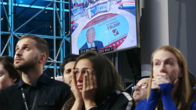 Enttäuschte Clinton-Anhänger nehmen den Wahlsieg Trumps schockiert zur Kenntnis.