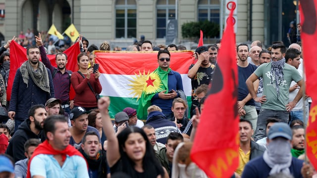 Kurden bei einer Demonstration in Bern am 12. September 2015