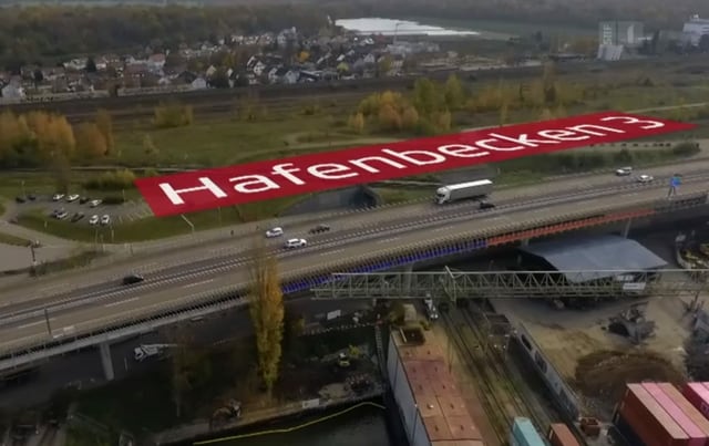 Blick auf den Ort, wo das Hafenbecken hinkommen soll.