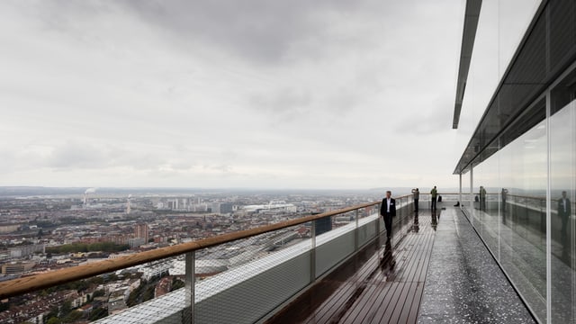 Blick von der Plattform des Roche-Turmes auf Basel