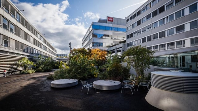 Blick vom Empfang durch den Fernsehgarten in Richtung News- und Sportcenter