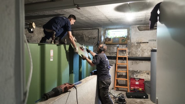 Heizungsinstallateure bei der Arbeit