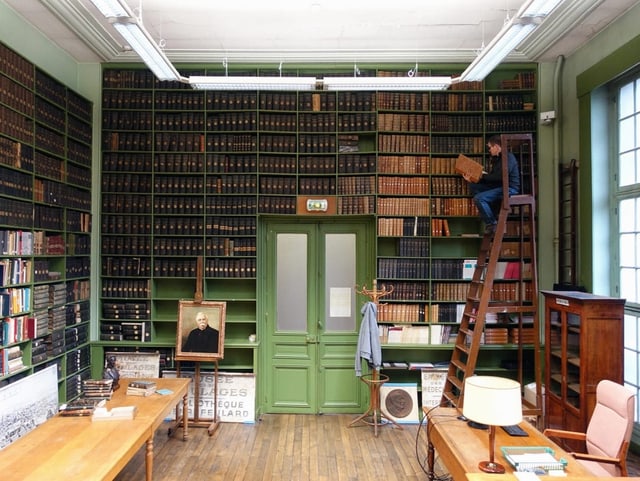 Die Bibliothek des Museums Hôpital Saint-Louis in Paris