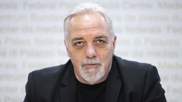 Richard Koller spricht während einer Medienkonferenz zur «Bundesrats-Bestätigungsinitiative».