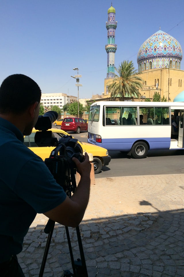 Kameramann Saad Abdulwahab bei der Arbeit