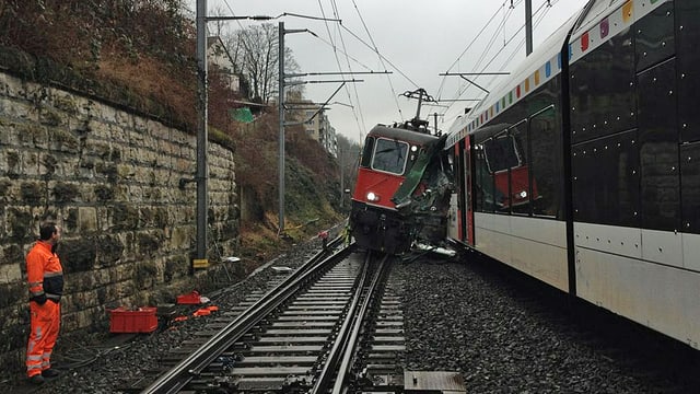 Zerstörte Lokomotive in Neuhausen.