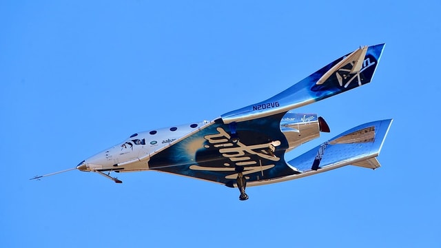 Seitliche Aufnahem der Virgin Galactic