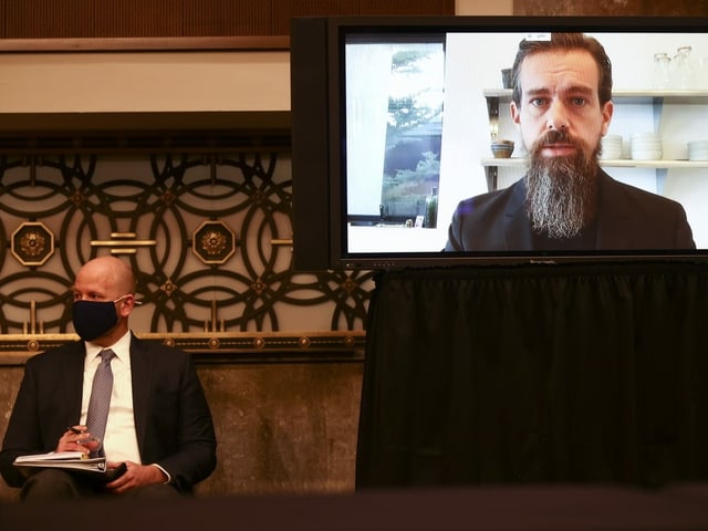 Jack Dorsey via Videoübertragung im Senat