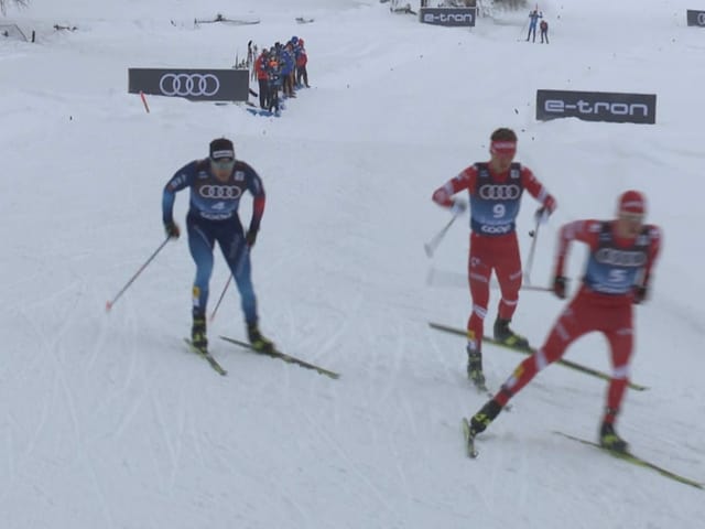 Dario Cologna is overtaken by the two Russians Spitsow and Jakimuschkin.