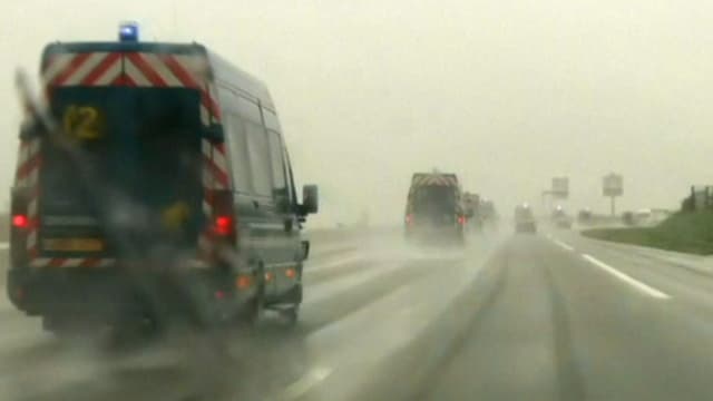 Polizeiauto fahren auf der Autobahn