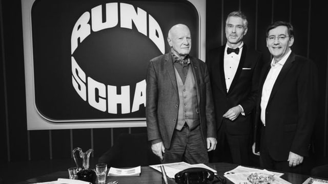 Erich Gysling, Sandro Brotz und Hannes Britschgi im Dekor des ersten «Rundschau»-Studios von 1968.