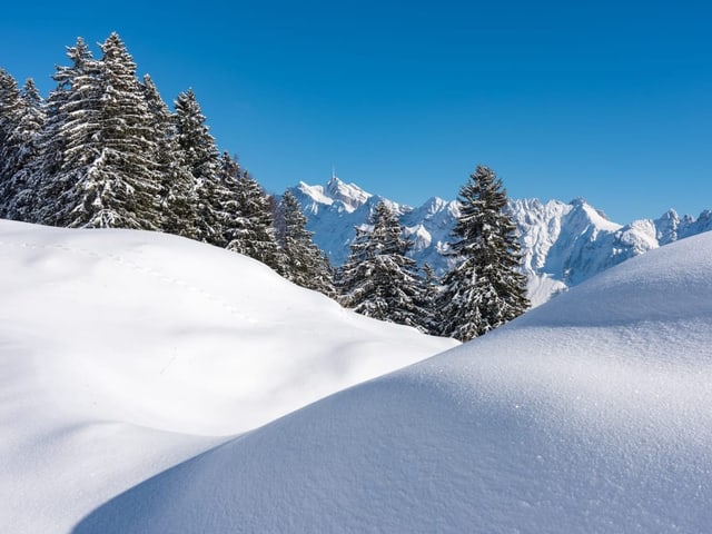 Wolkenloser Himmel über dem Alpstein 