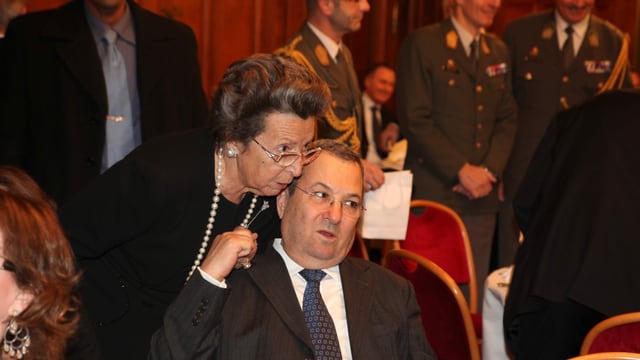 Rudolfine Steindling with former Israeli Prime Minister Ehud Barak. 