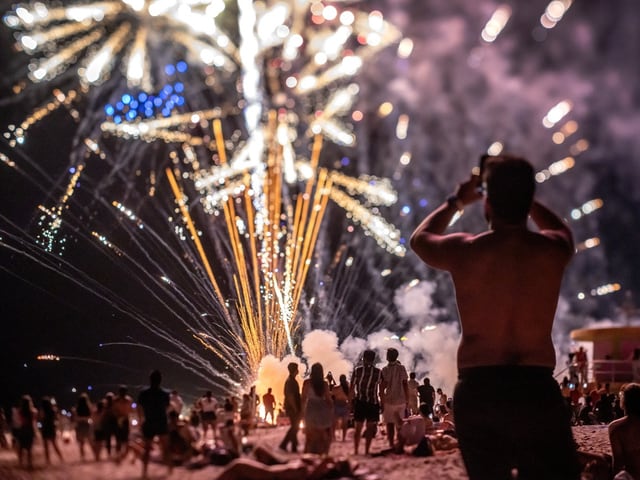 Feuerwerk am Strand.