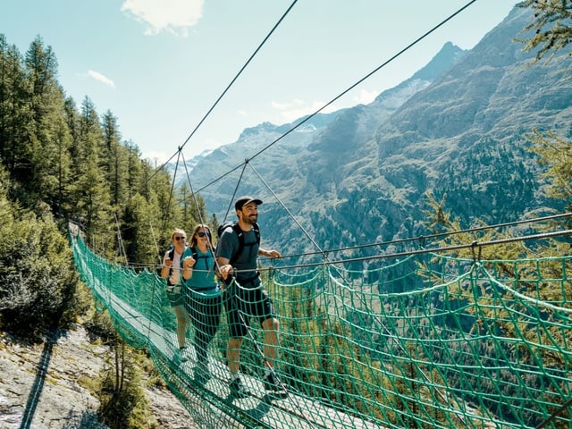 Hängebrücke auf dem Almageller Erlebnisweg.