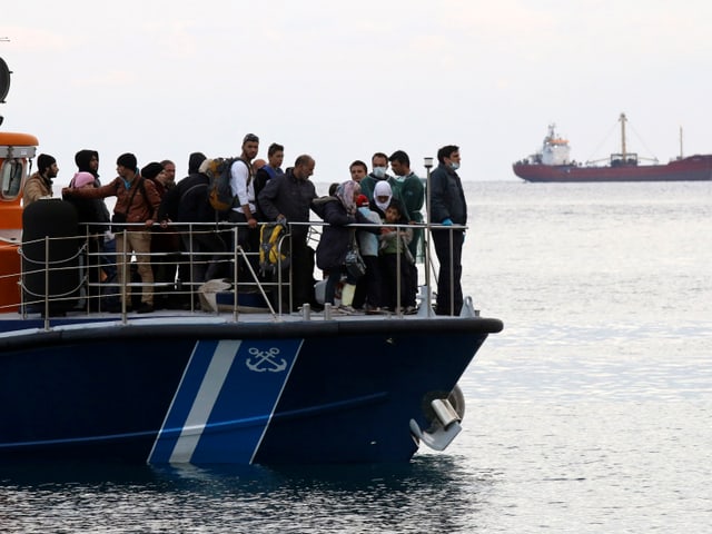 Menschen auf Boot