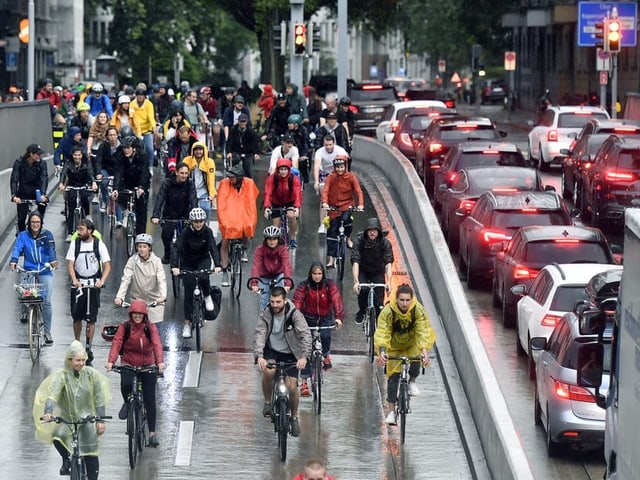 Bild einer Critical Mass Demo in Zürich. 