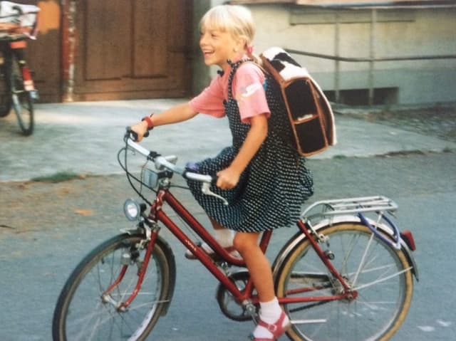 Anna Zöllig auf Velo.