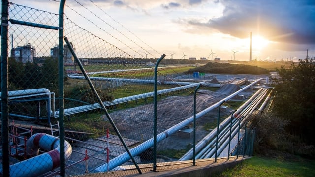 Gasleitungen in Wilhelmshaven. Von hier aus sollte schon bald Flüssiggas nach Europa kommen.