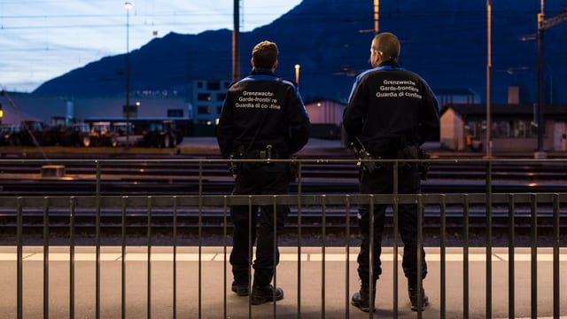 GWK-Mitarbeiter am Bahnhof Buchs. 