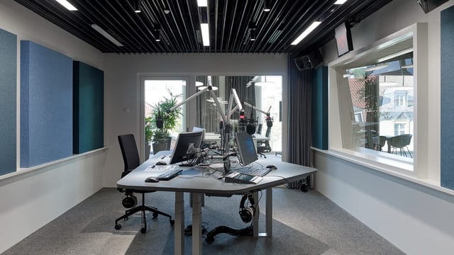 Eines der Radiostudios im Meret Oppenheim Hochhaus in Basel