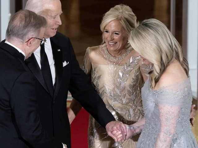 Joe und Jill Biden begrüssen Anthony Albanese und Jodie Haydon.