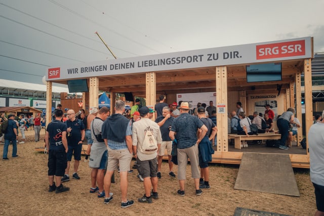 Unter dem Motto «Wir bringen deinen Lieblingssport zu dir» präsentierte sich SRF am ESAF.