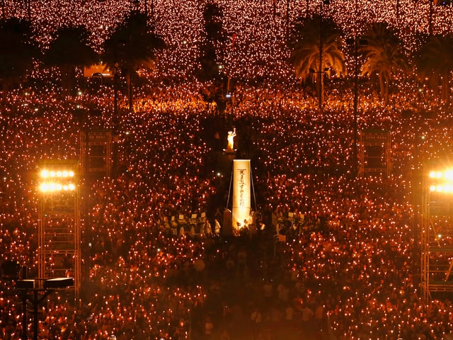 Gedenk-Lichtermeer in Hongkong