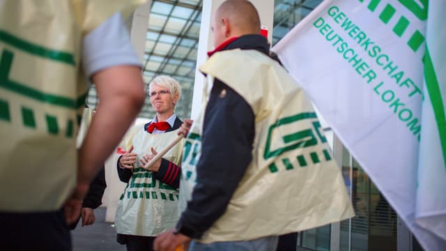 Streikende Lokführer in Deutschland.