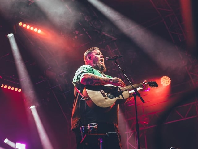 Rag’n’Bone Man auf der Bühne am Heitere Open Air