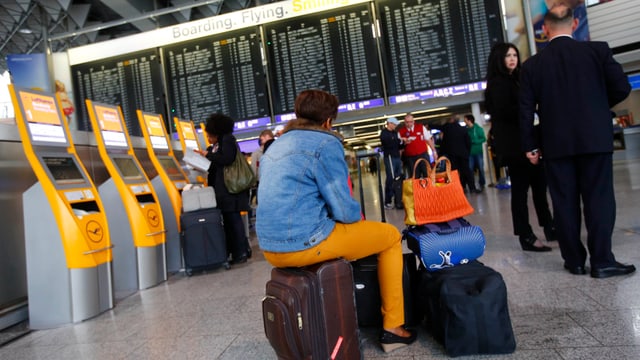 Gestrandete Passagiere im Flughafen Frankfurt 