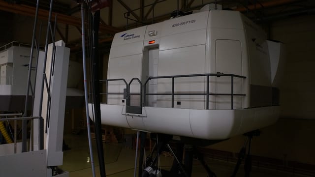 Flugsimulator von aussen.