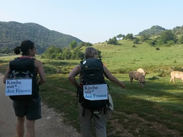 Zwei Pilgerinnen auf dem Weg nach Rom.