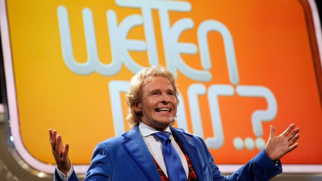 Thomas Gottschalk vor Logo zu «Wetten, dass..?»